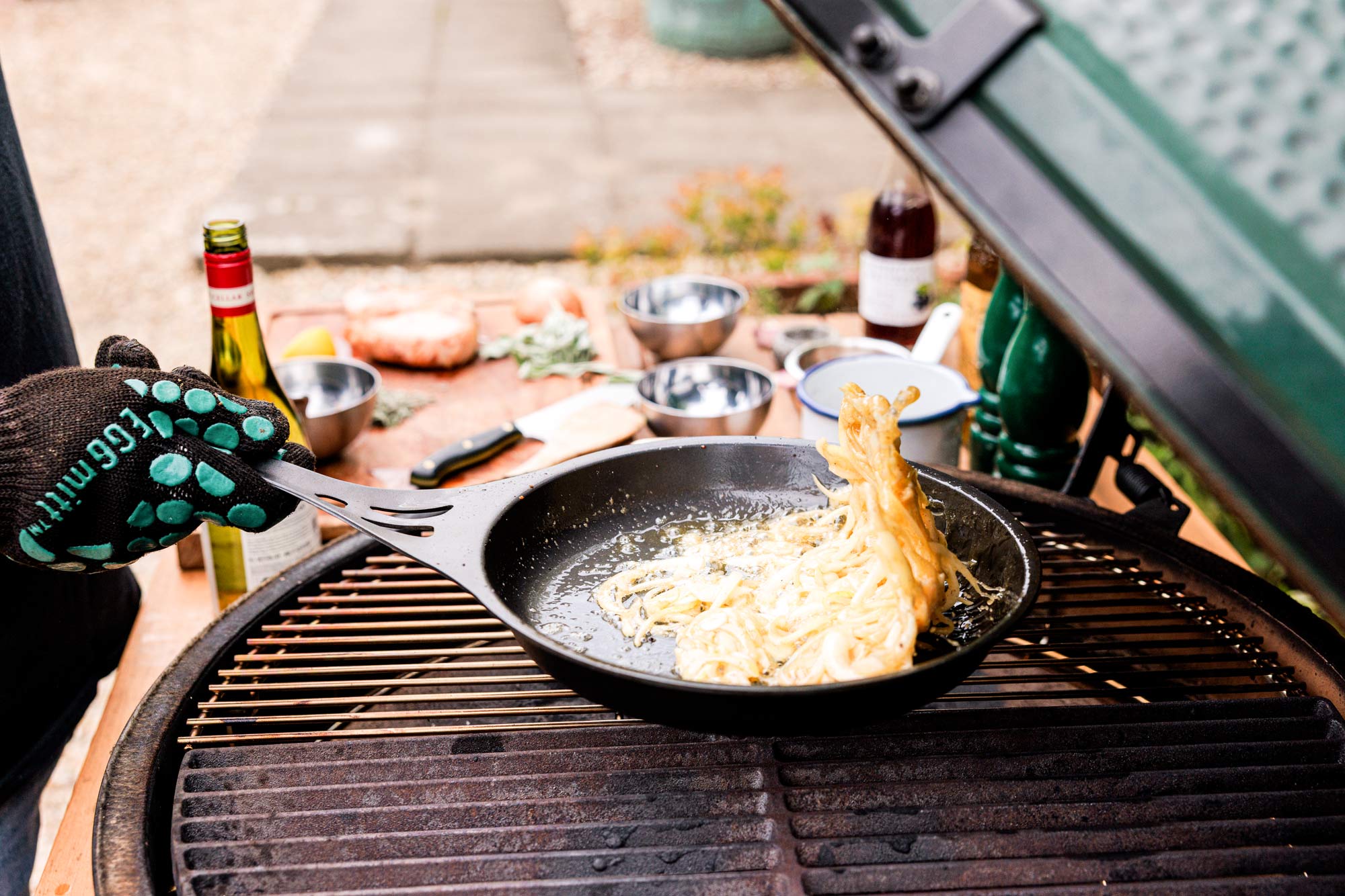 XL Big Green Egg | Eucalyptus Table | Solidtkenics skillet