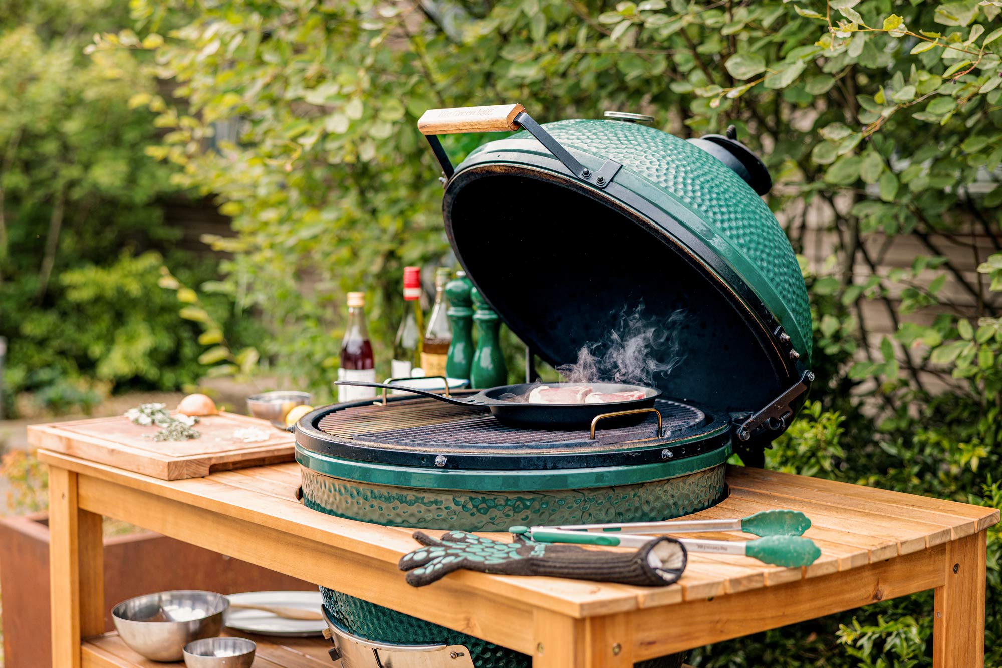 XL Big Green Egg | Eucalyptus Table | Solidtkenics skillet