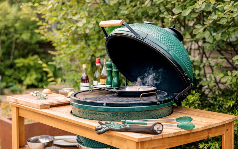 XL Big Green Egg | Eucalyptus Table | Solidtkenics skillet