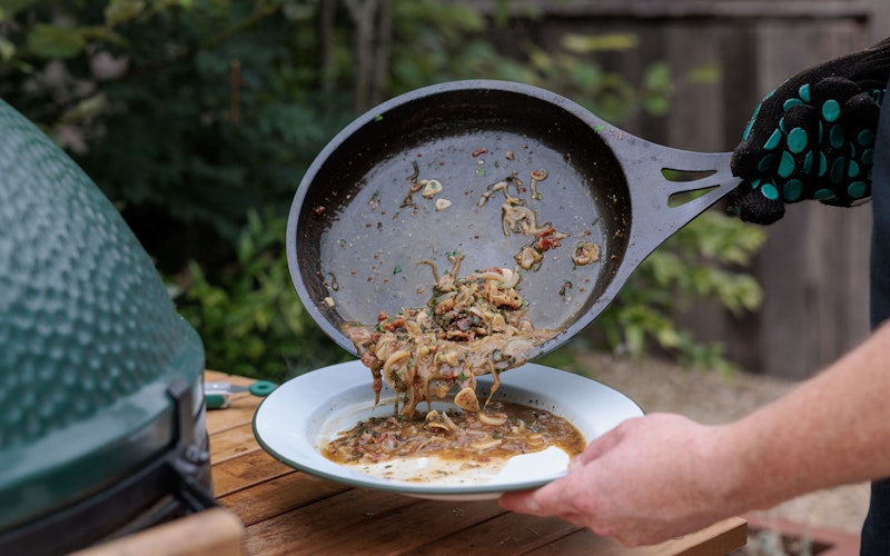 XL Big Green Egg | Eucalyptus Table | Solidtkenics skillet