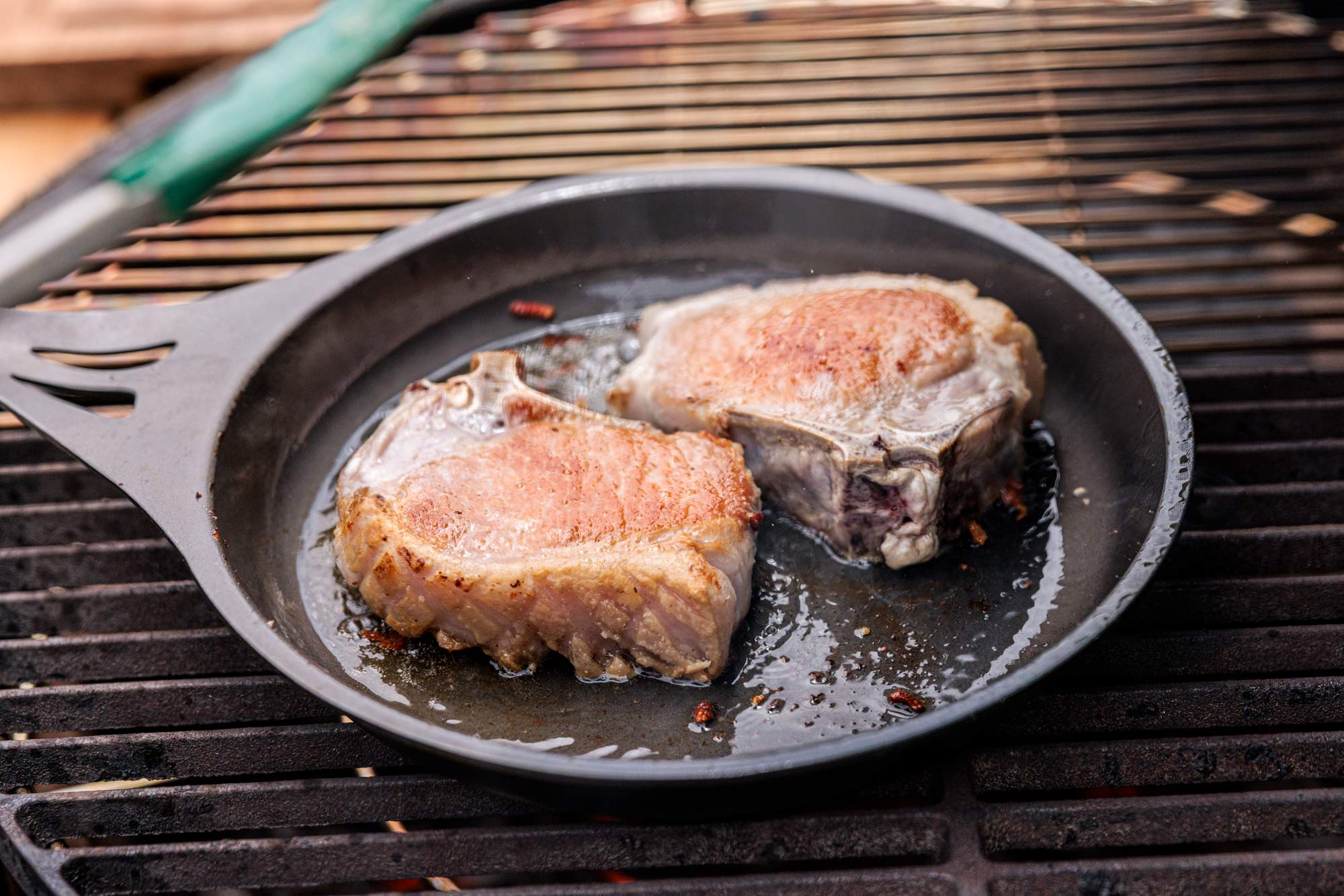 XL Big Green Egg | Eucalyptus Table | Solidtkenics skillet