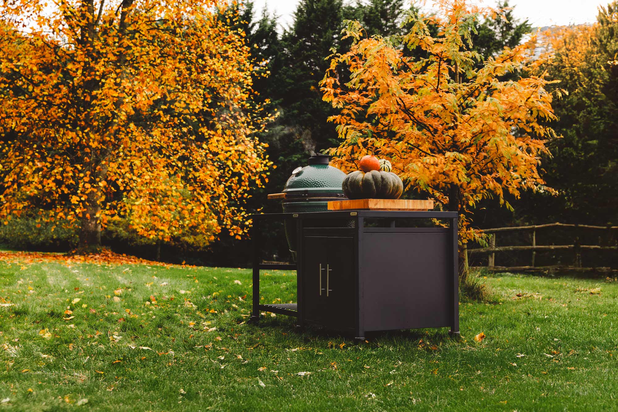 Large Big Green Egg in a Modular Nest and Expansion Cabinet