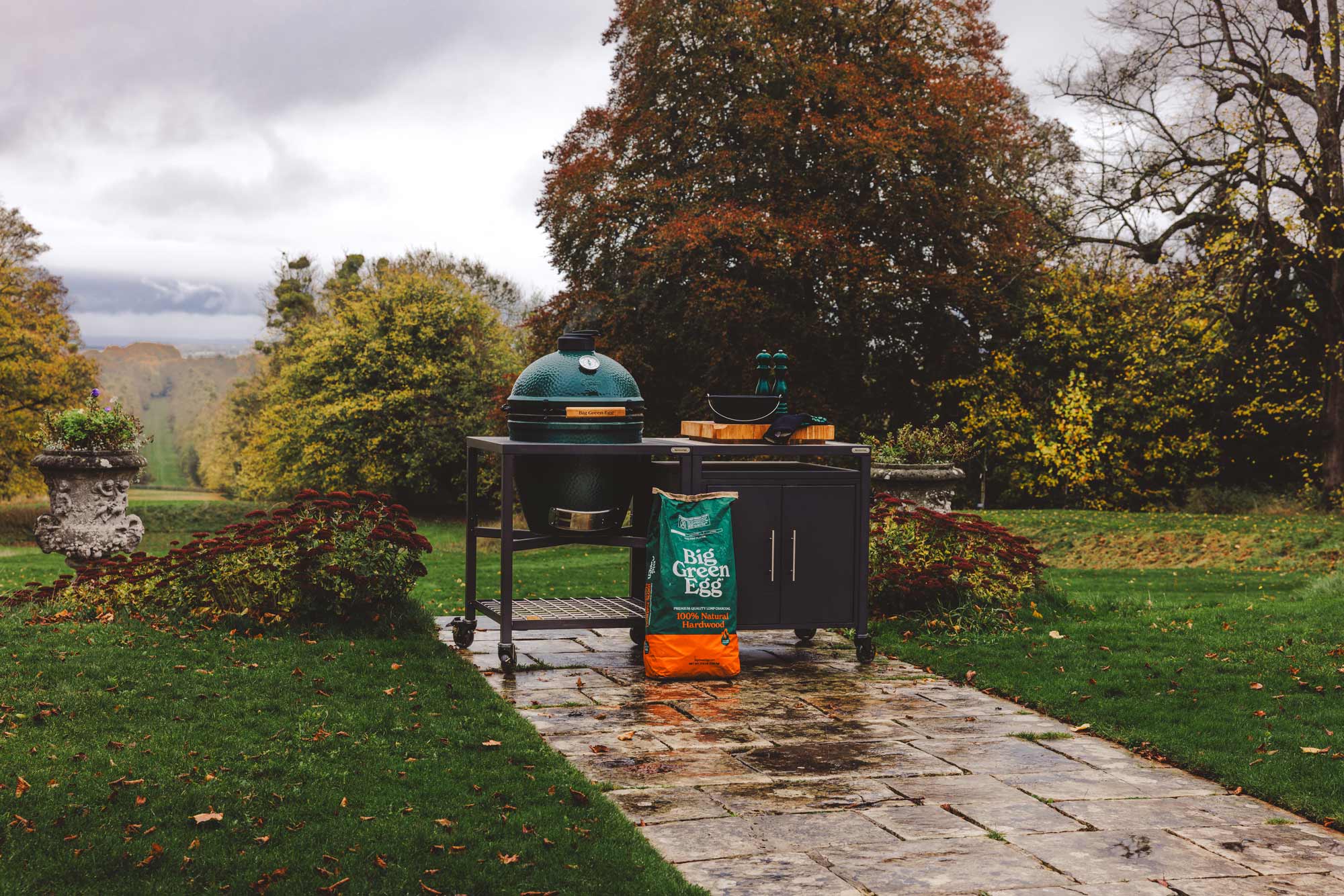 Large Big Green Egg in a Modular Nest and Expansion Cabinet