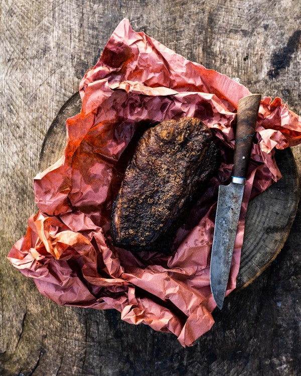 Pink butcher paper | Big Green Egg | Brisket