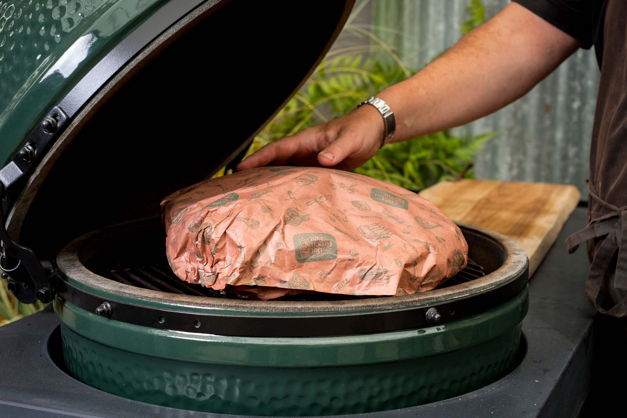 Pink butcher paper | Big Green Egg | Brisket