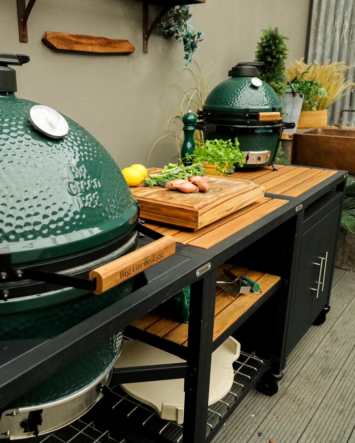 Inline Modular Nest Kitchen | Ceramic Charcoal BBQs | Big Green Egg