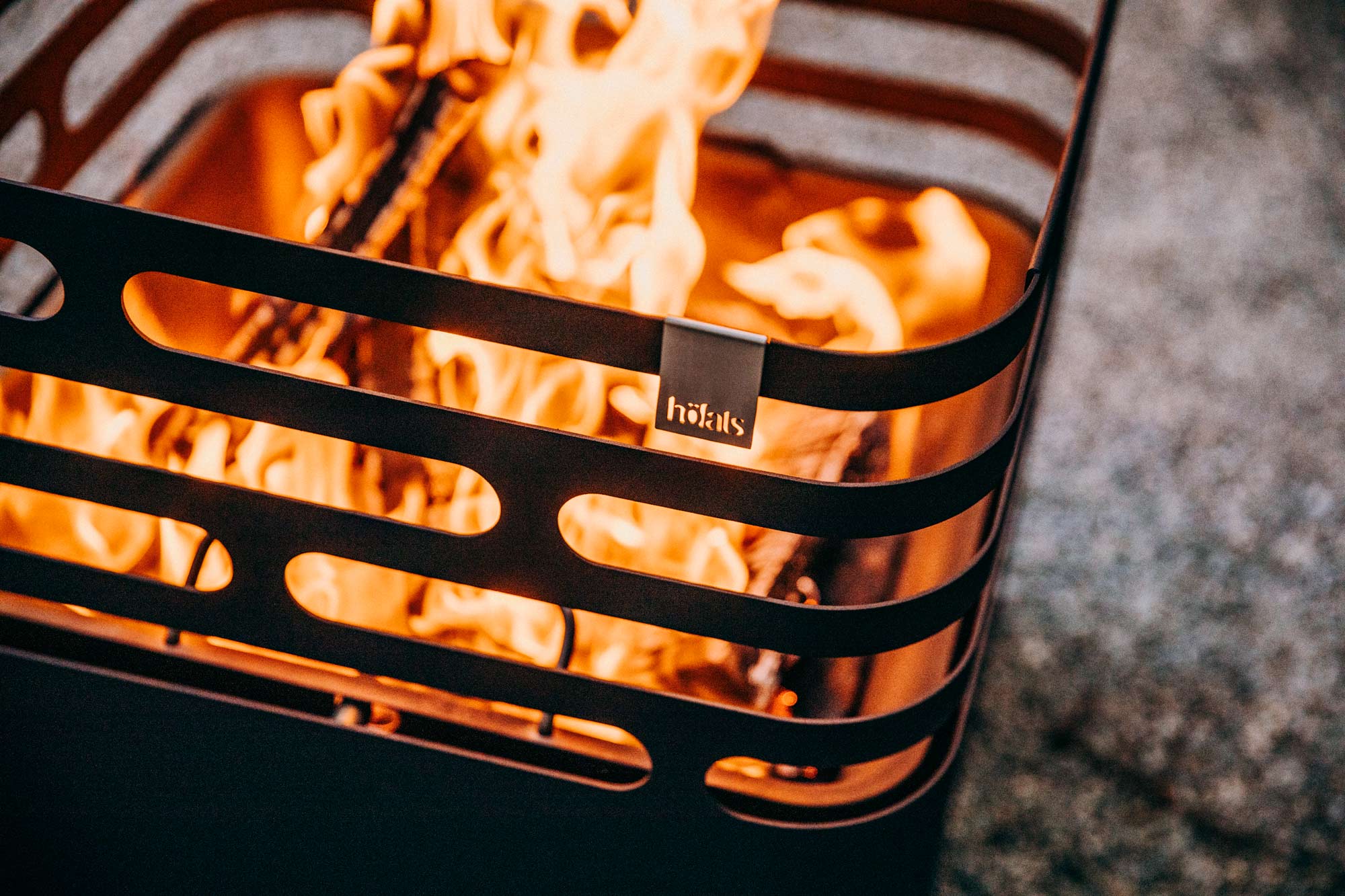 Höfats Crate Fire Basket | Heating and Living | Big Green Egg