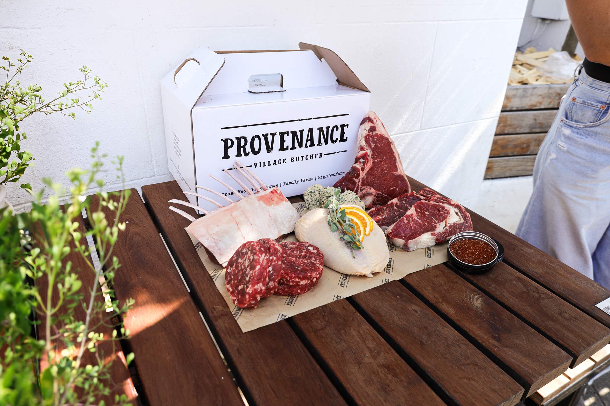 BIG GREEN EGG X PROVENANCE VILLAGE BUTCHER MEAT BOX