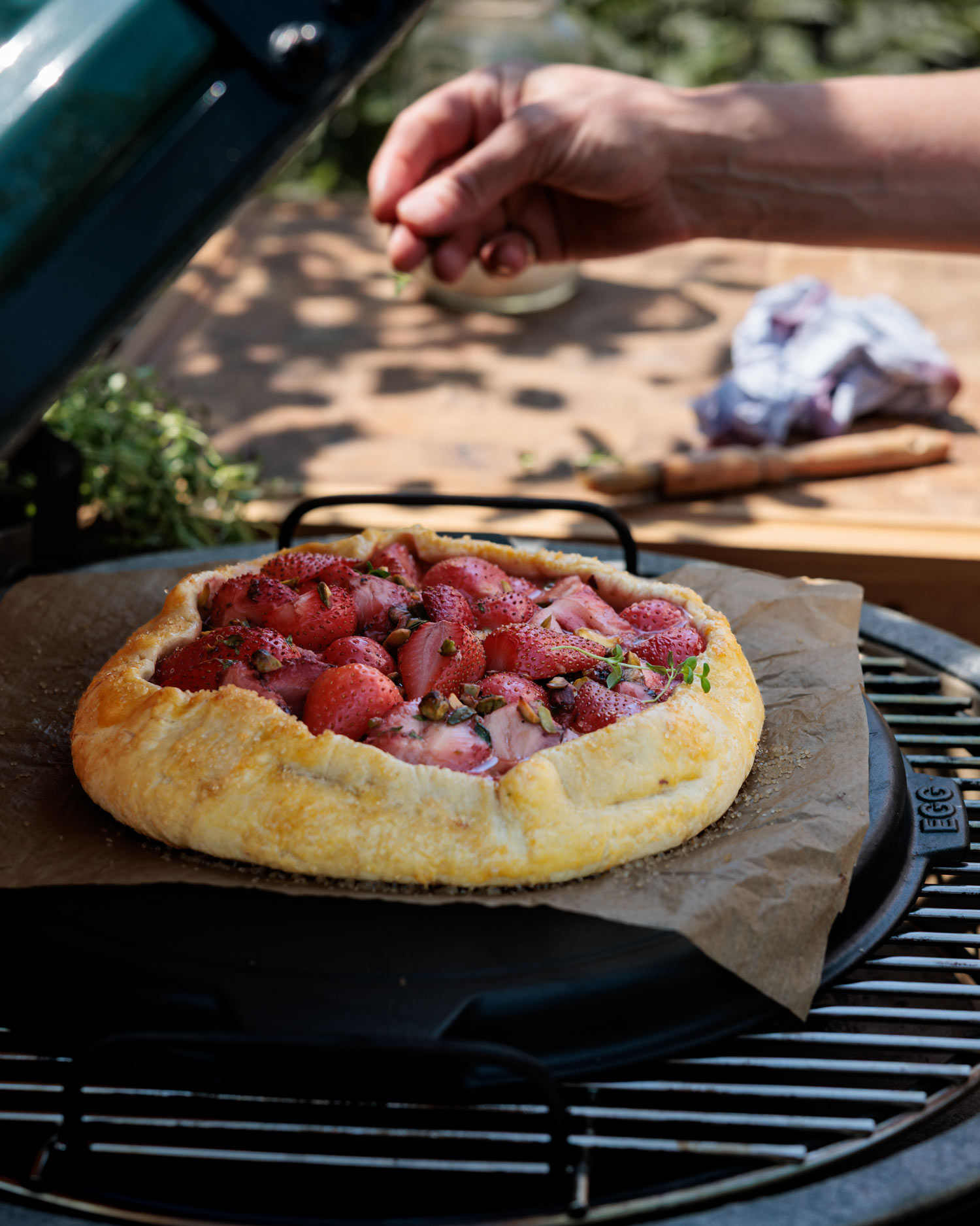 CHARRED STRAWBERRY, PISTACHIO & THYME GALETTE  | sweet recipes | Big Green Egg